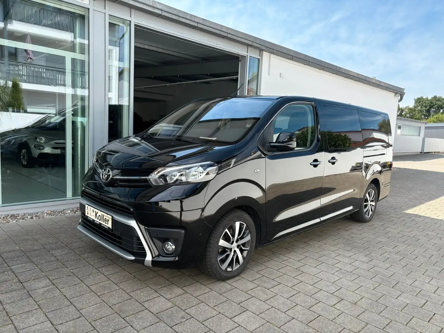 Toyota Proace Verso 2.0 D Autom L2 Navi 9Sitze PDC Schwarz - 1
