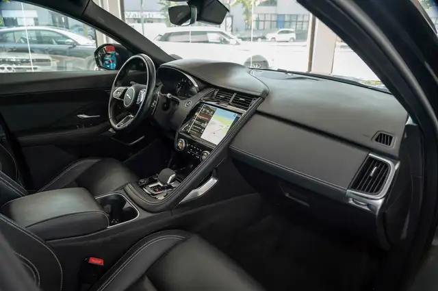 Jaguar E-Pace view 10