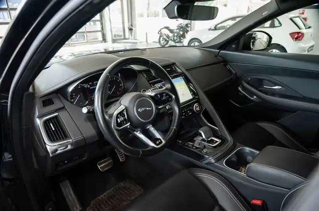 Jaguar E-Pace view 8