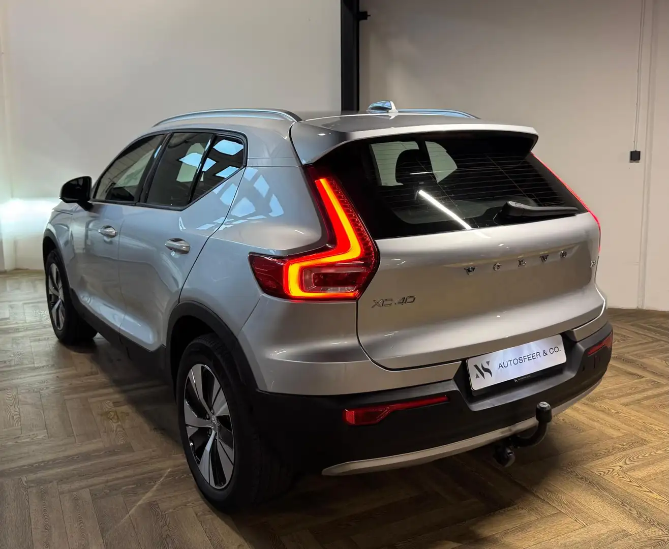 Volvo XC40 1.5 T3 Inscription CAM LEER PDC Zilver - 2