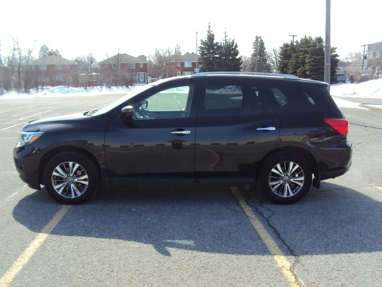 Nissan Pathfinder снимка Nissan Pathfinder