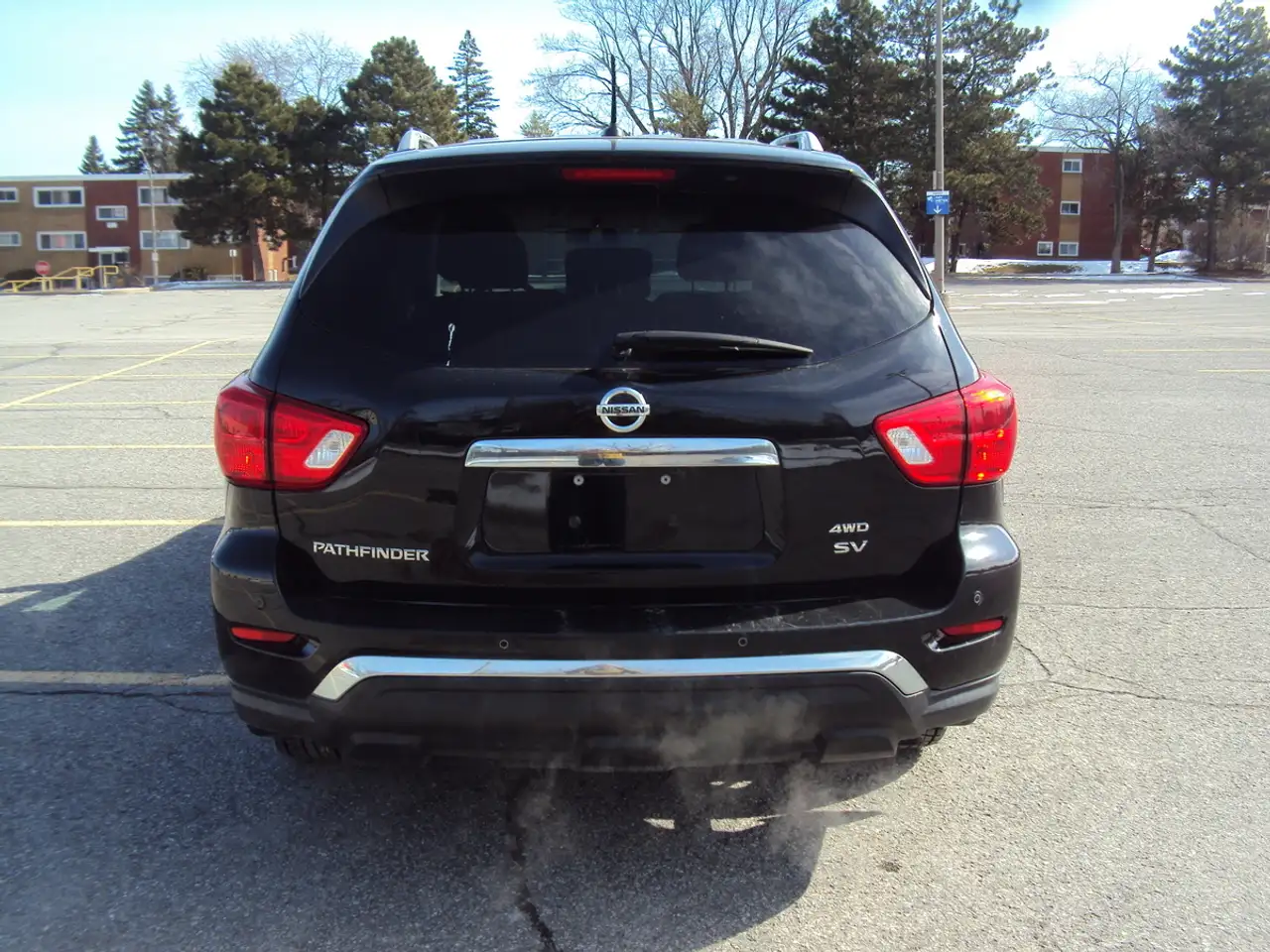 Nissan Pathfinder снимка Nissan Pathfinder