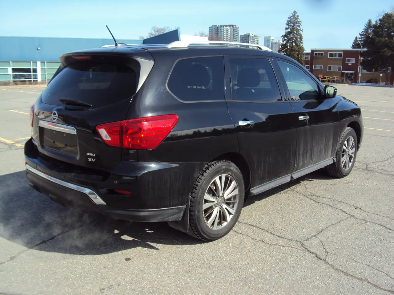 Nissan Pathfinder снимка Nissan Pathfinder