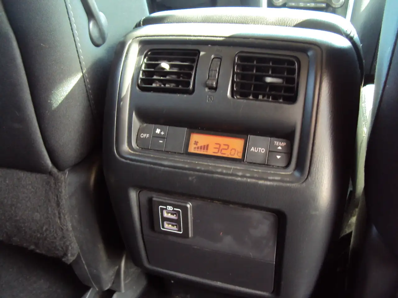 Nissan Pathfinder снимка Nissan Pathfinder