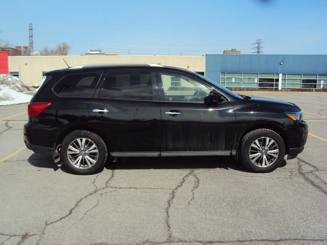 Nissan Pathfinder снимка Nissan Pathfinder