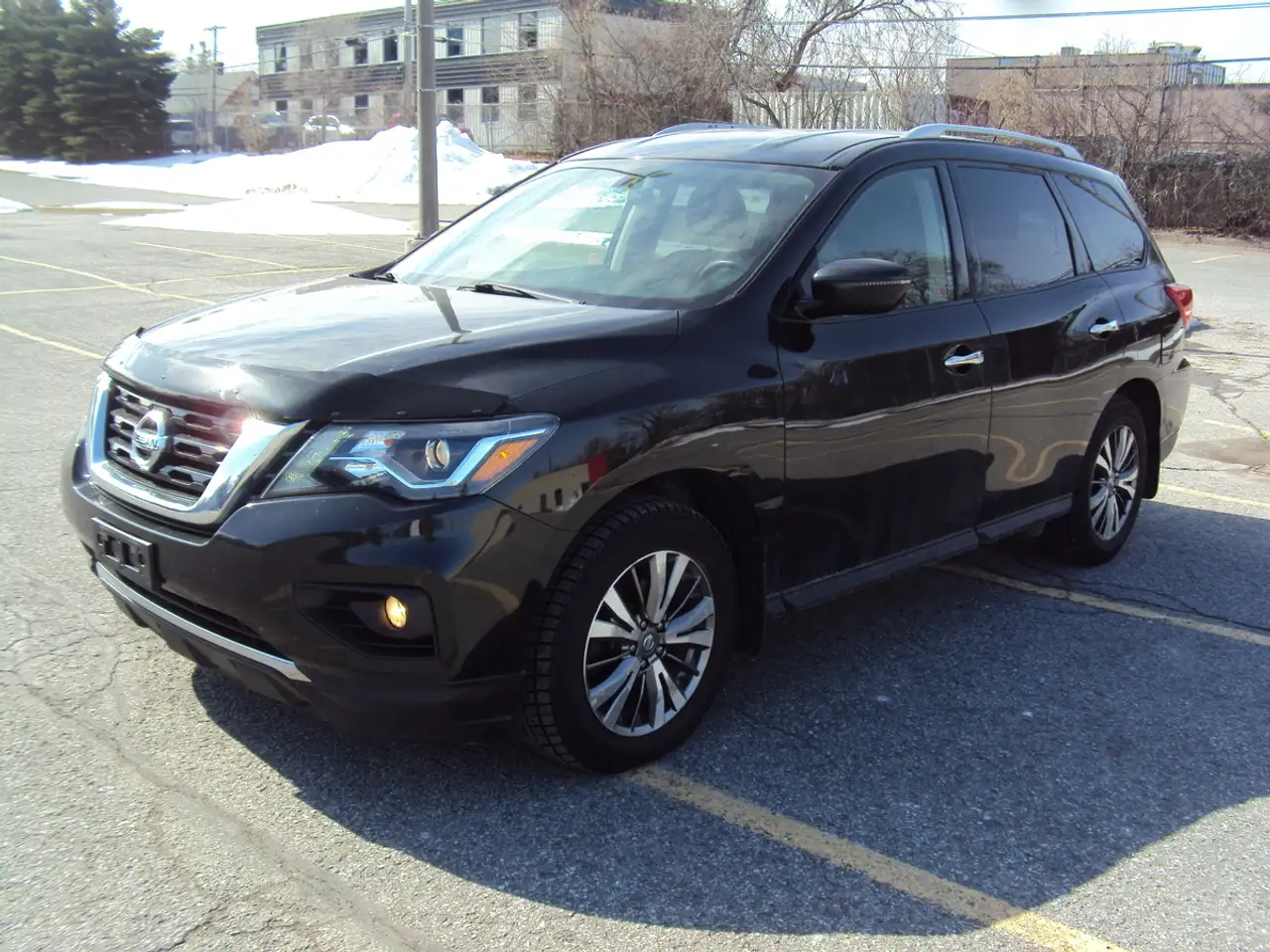 Nissan Pathfinder снимка Nissan Pathfinder