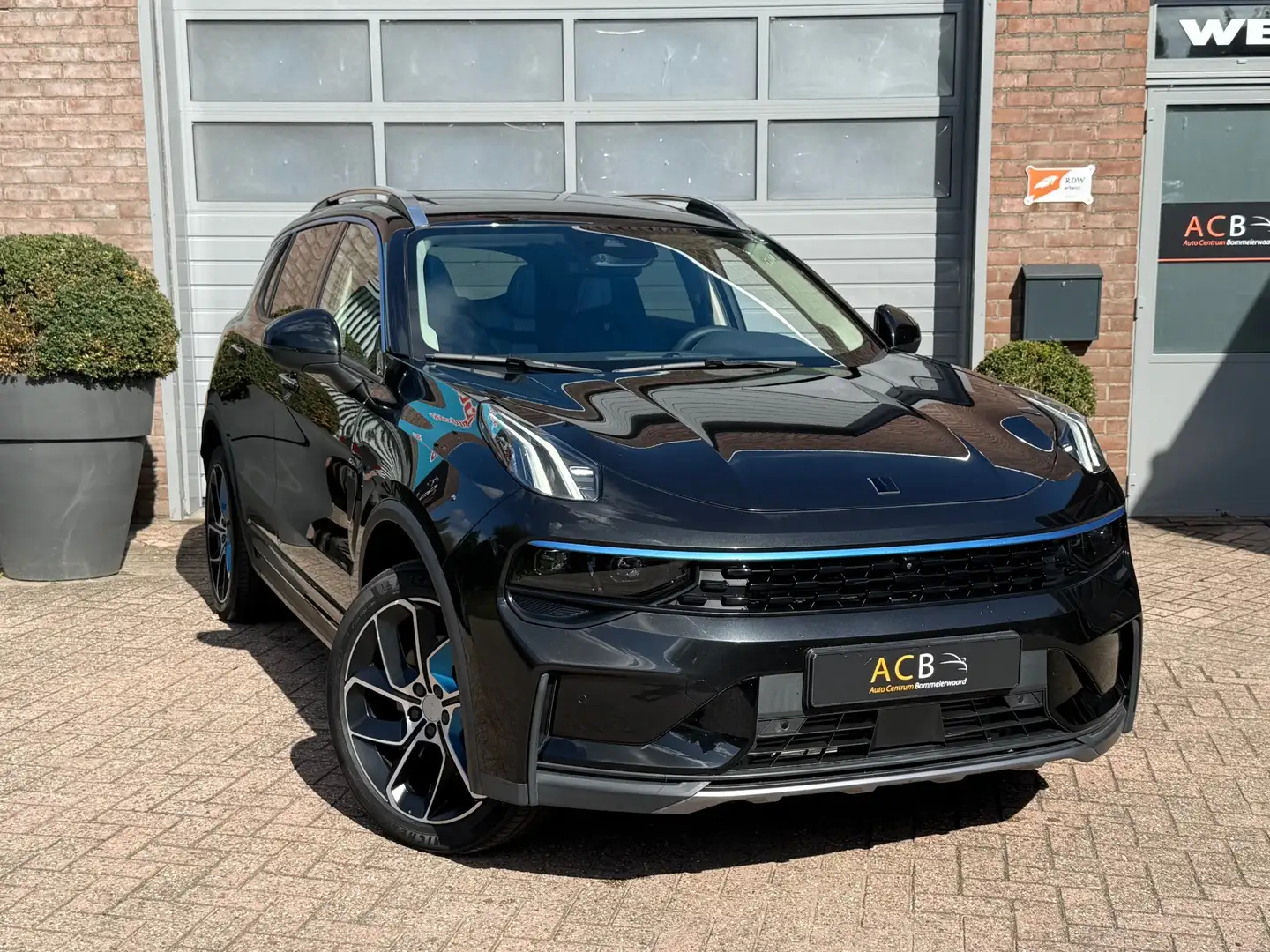 Lynk & Co 01 1.5 PHEV / Schuifdak / 360 Camera / Volle uitvoeri Negro - 1