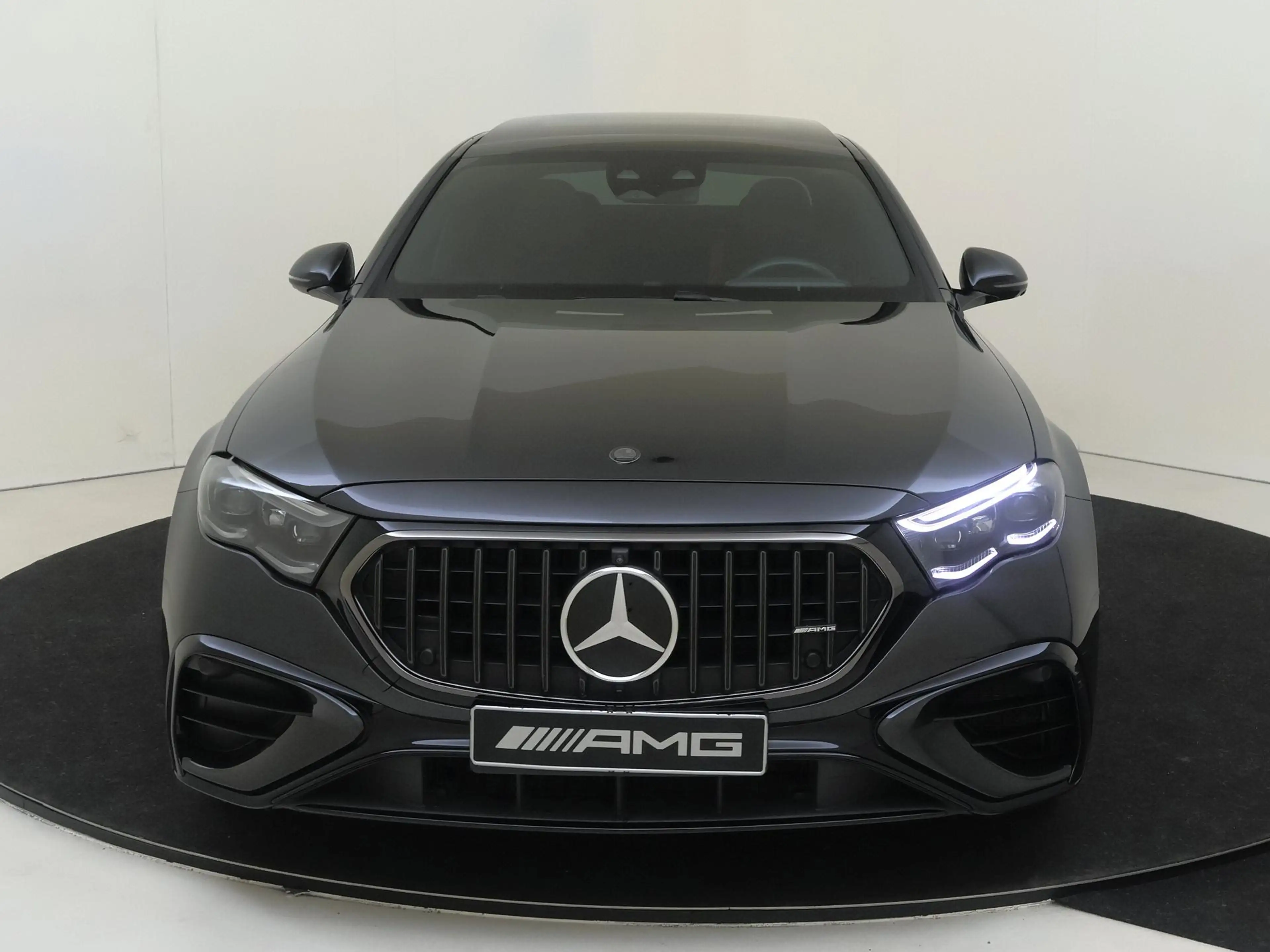 Mercedes-Benz E 53 AMG 4MATIC+ / Superscreen / Burmeister / Panaroma-dak — photo 6
