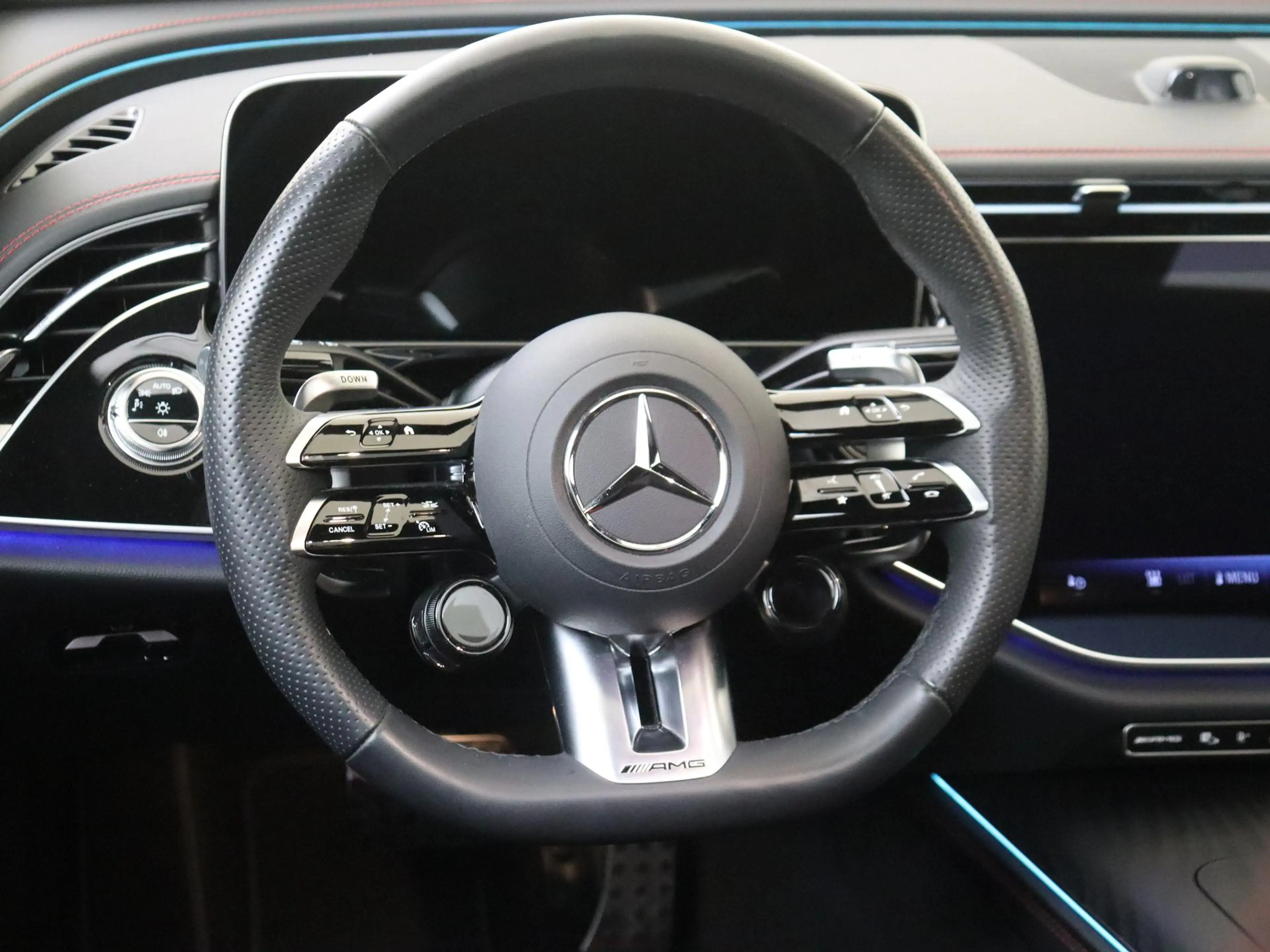 Mercedes-Benz E 53 AMG 4MATIC+ / Superscreen / Burmeister / Panaroma-dak — photo 12