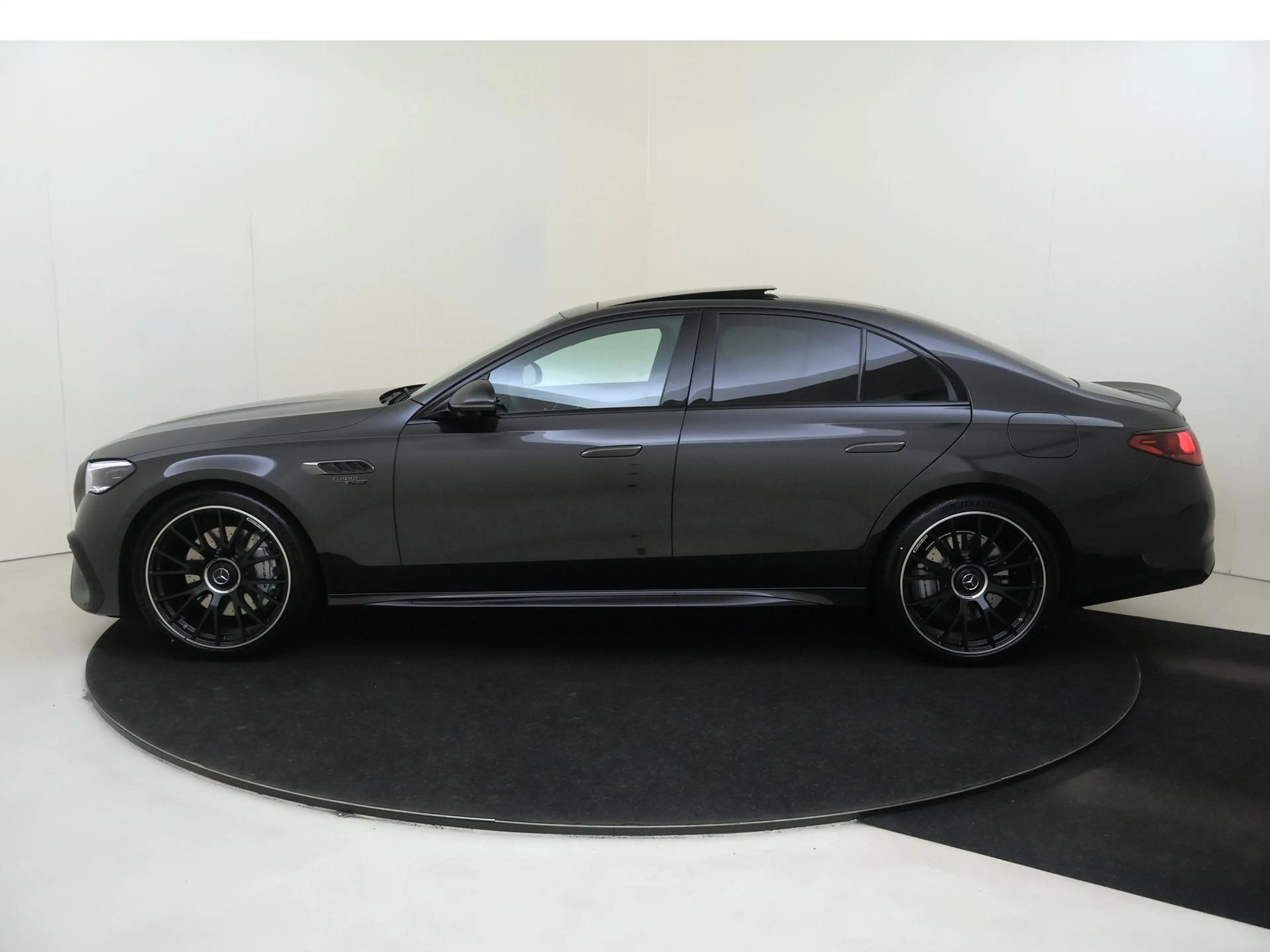 Mercedes-Benz E 53 AMG 4MATIC+ / Superscreen / Burmeister / Panaroma-dak — photo 8