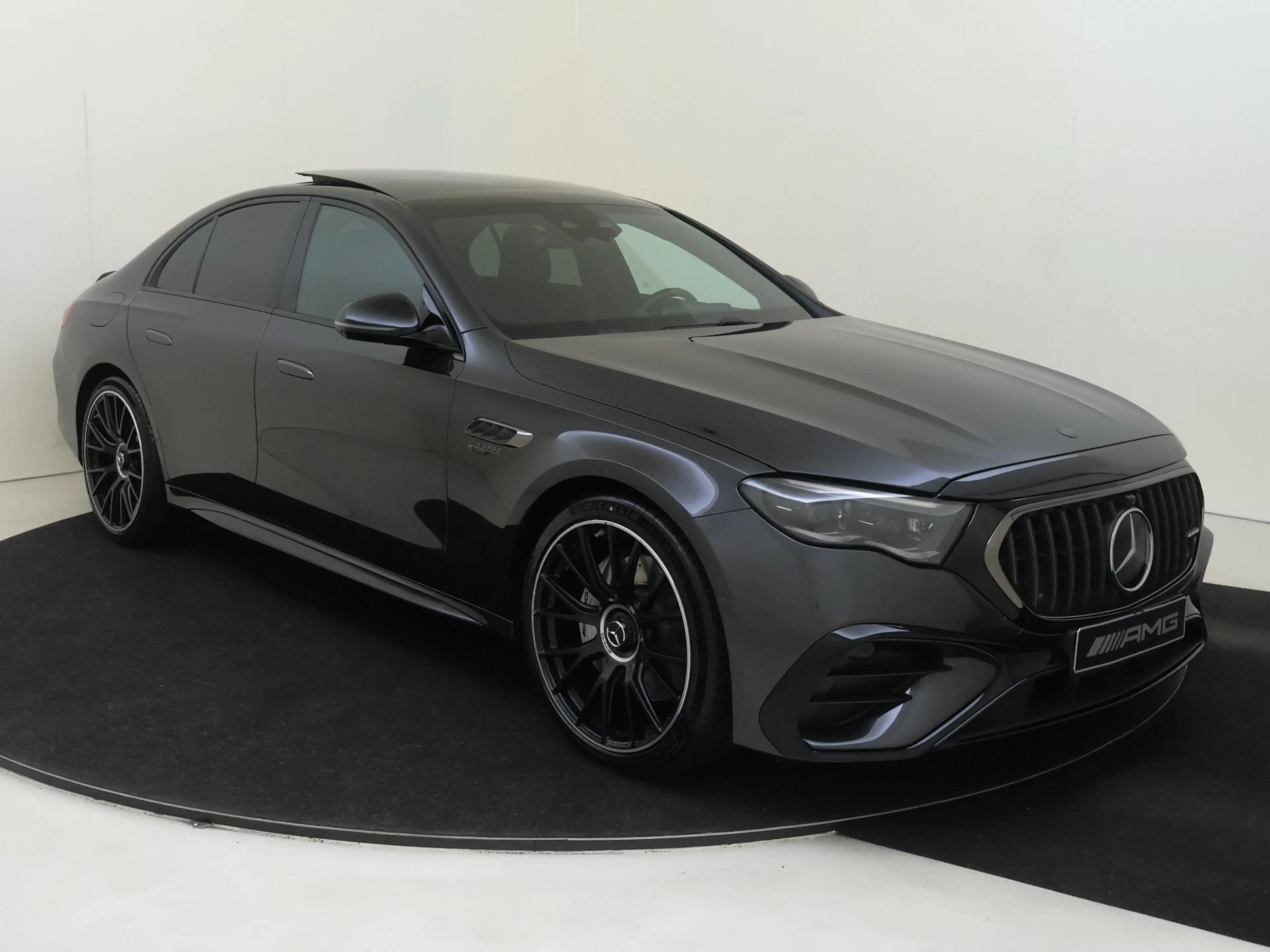 Mercedes-Benz E 53 AMG 4MATIC+ / Superscreen / Burmeister / Panaroma-dak — photo 2