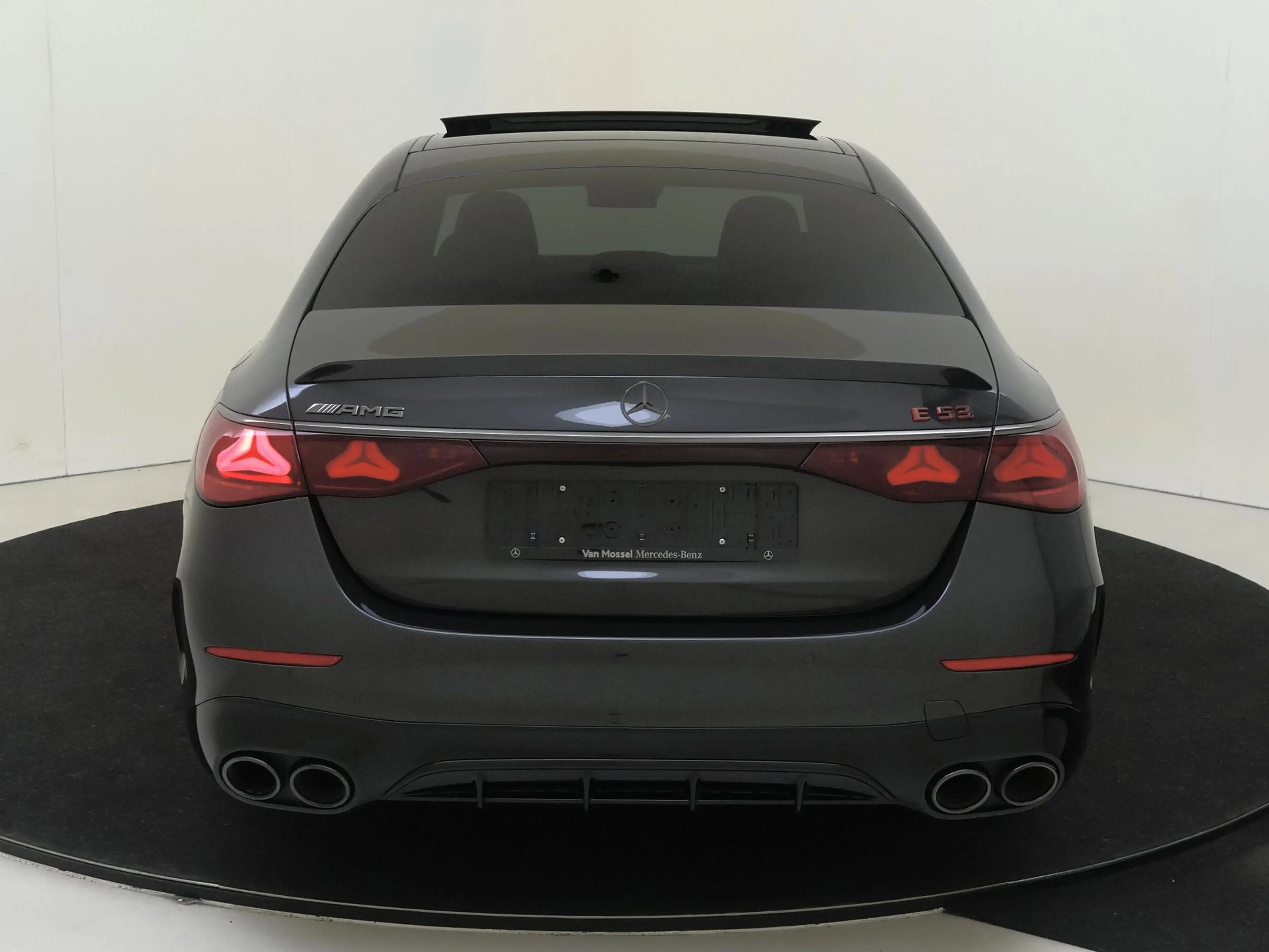 Mercedes-Benz E 53 AMG 4MATIC+ / Superscreen / Burmeister / Panaroma-dak — photo 7