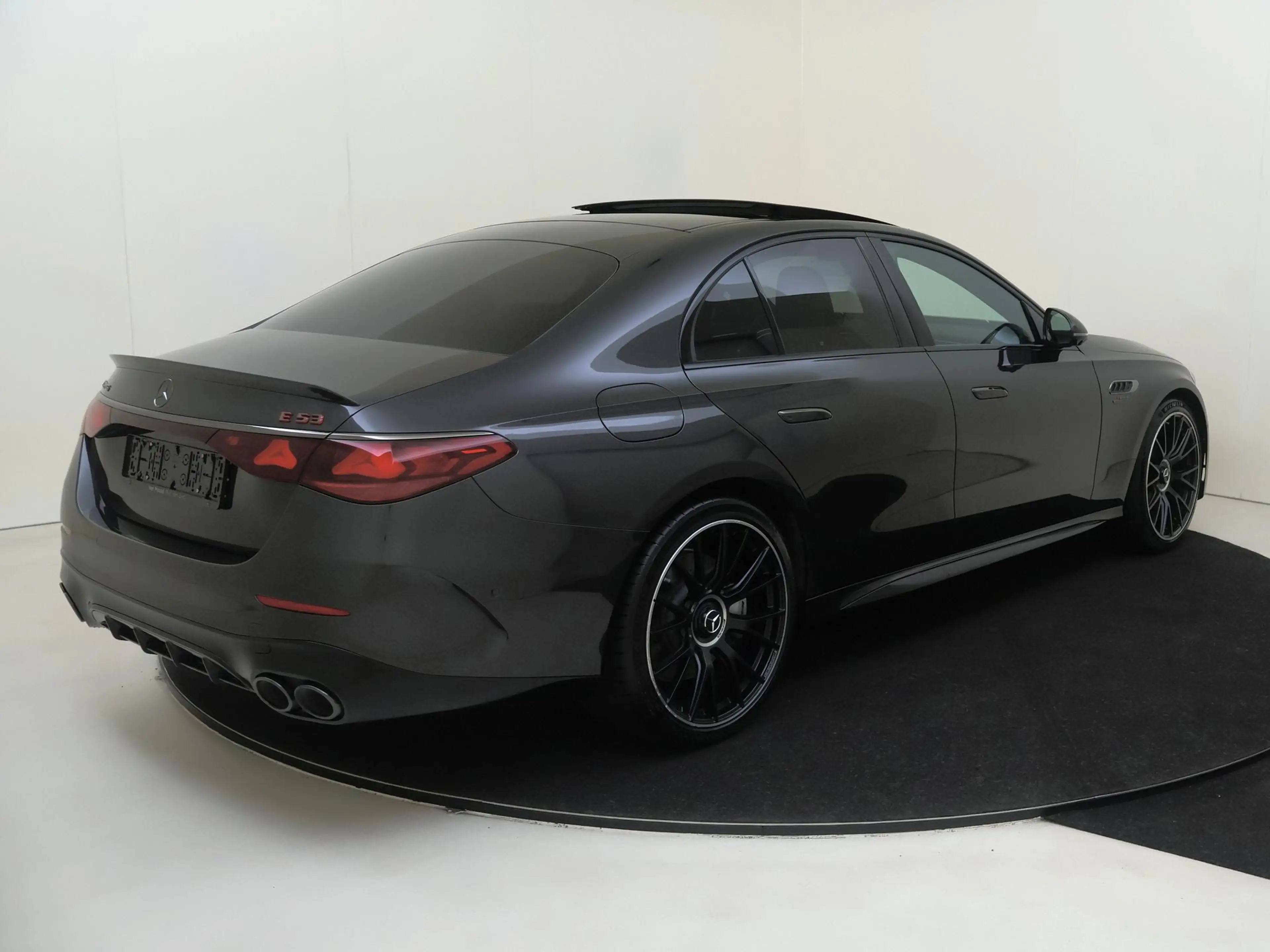 Mercedes-Benz E 53 AMG 4MATIC+ / Superscreen / Burmeister / Panaroma-dak — photo 4