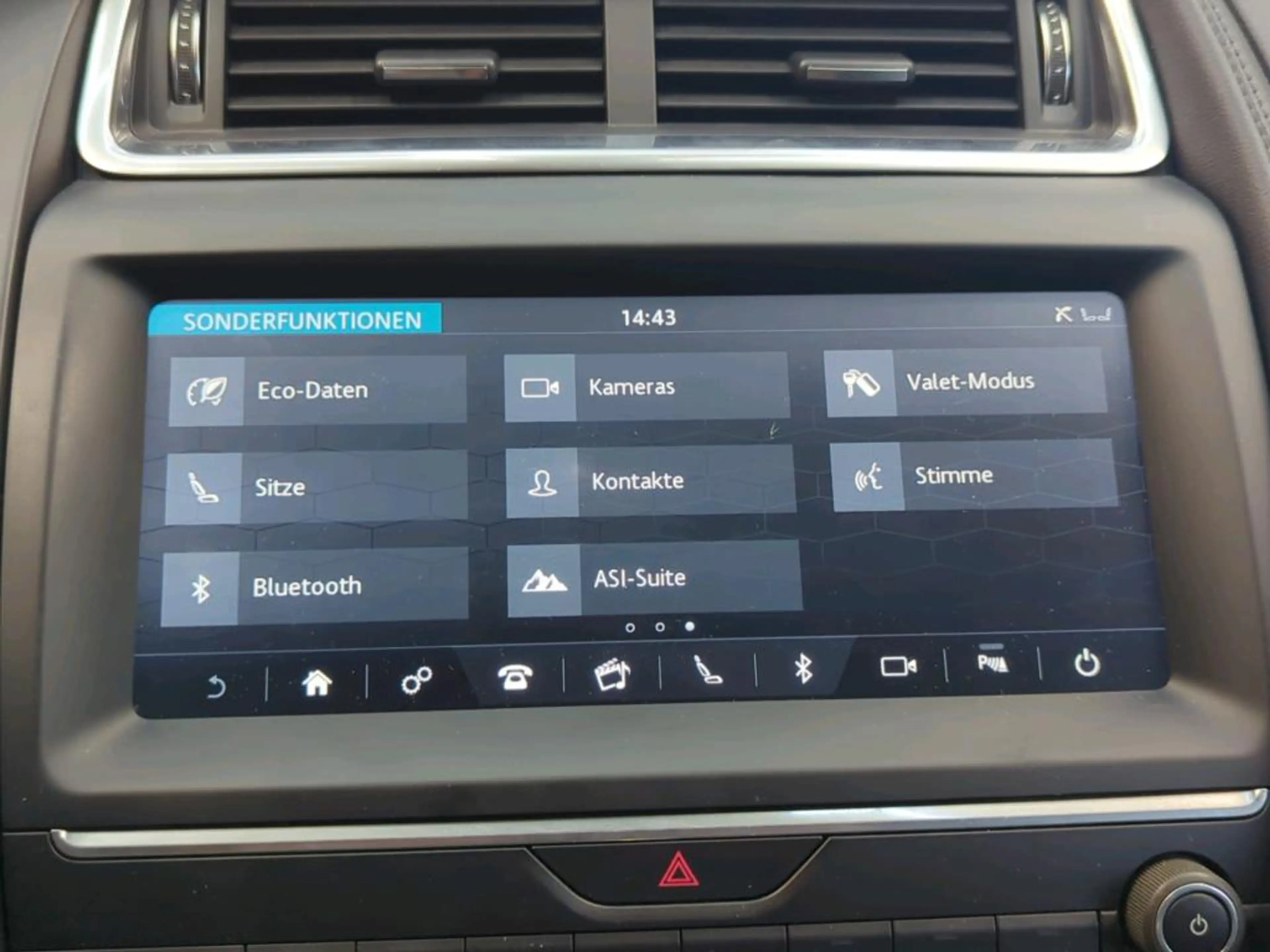 Jaguar E-Pace — photo 10