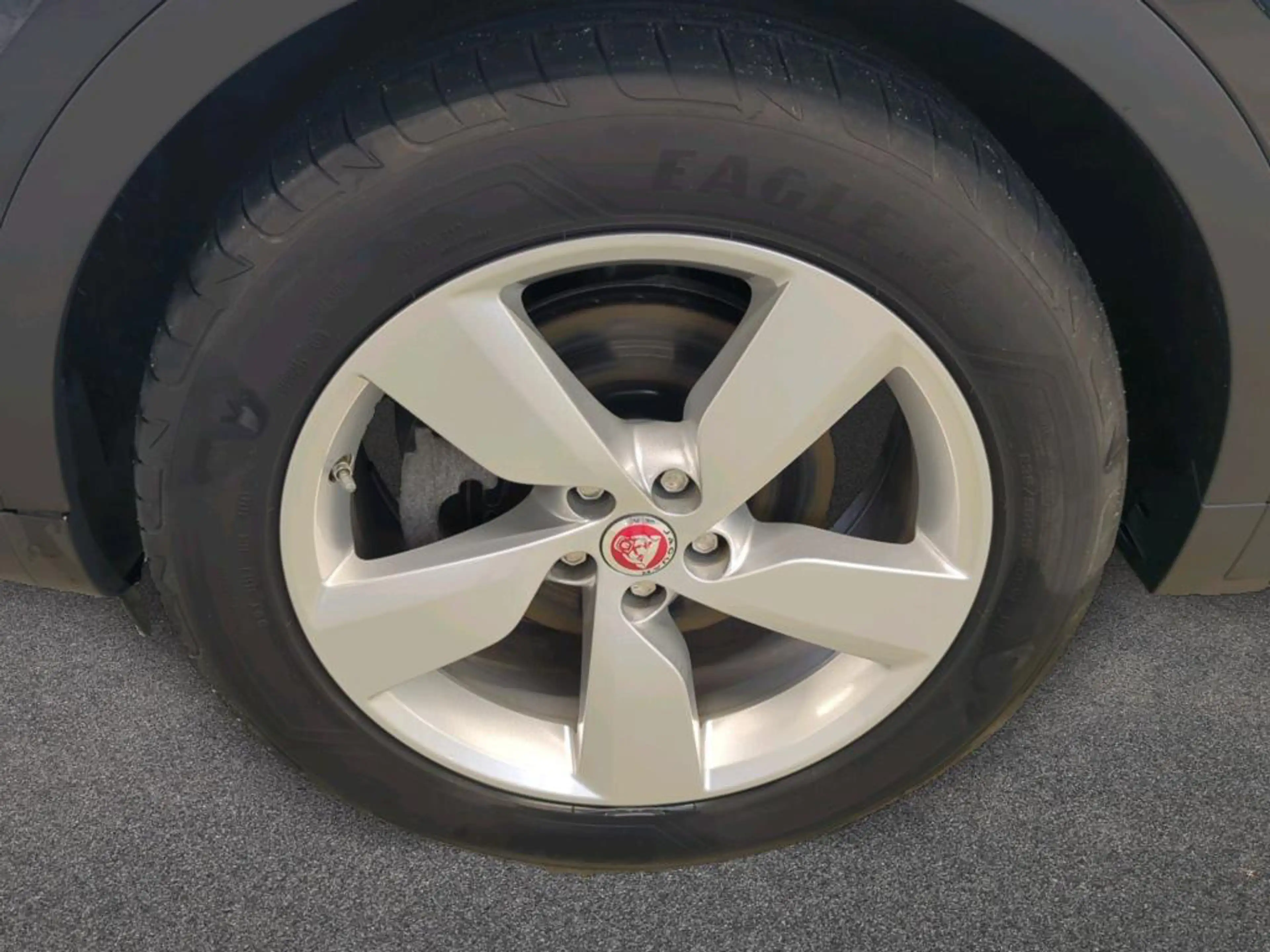 Jaguar E-Pace — photo 13
