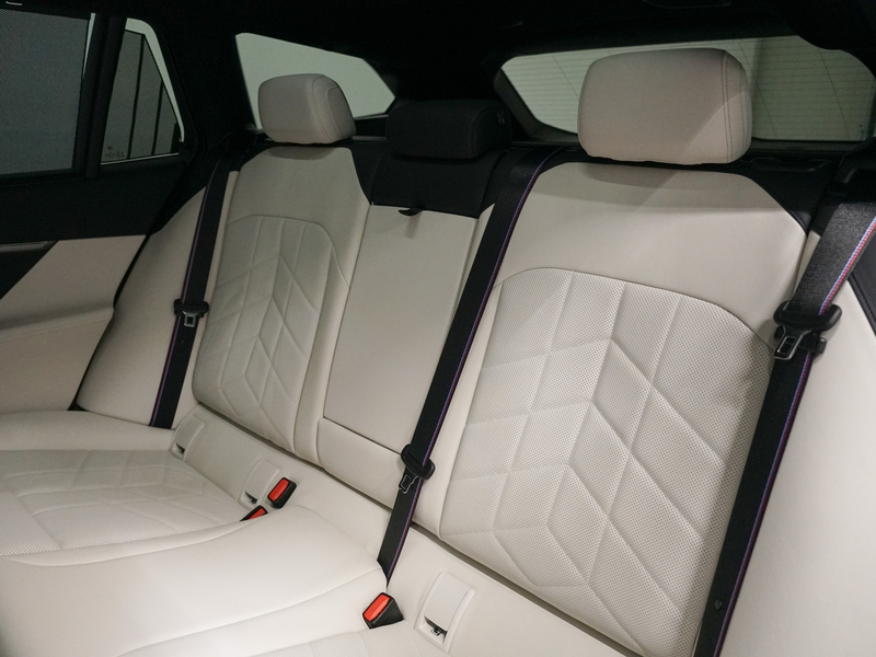 BMW 550 5-serie Touring 550e xDrive Bowers Wilkins | Panor — photo 42