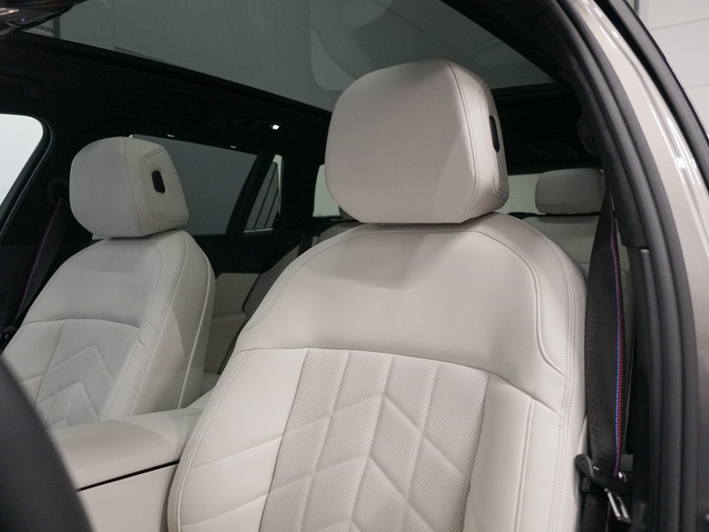 BMW 550 5-serie Touring 550e xDrive Bowers Wilkins | Panor — photo 31