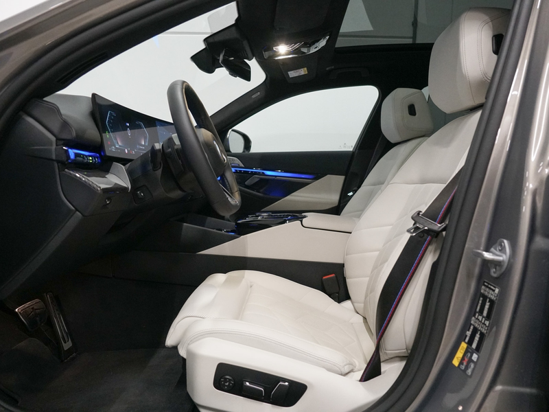 BMW 550 5-serie Touring 550e xDrive Bowers Wilkins | Panor — photo 28