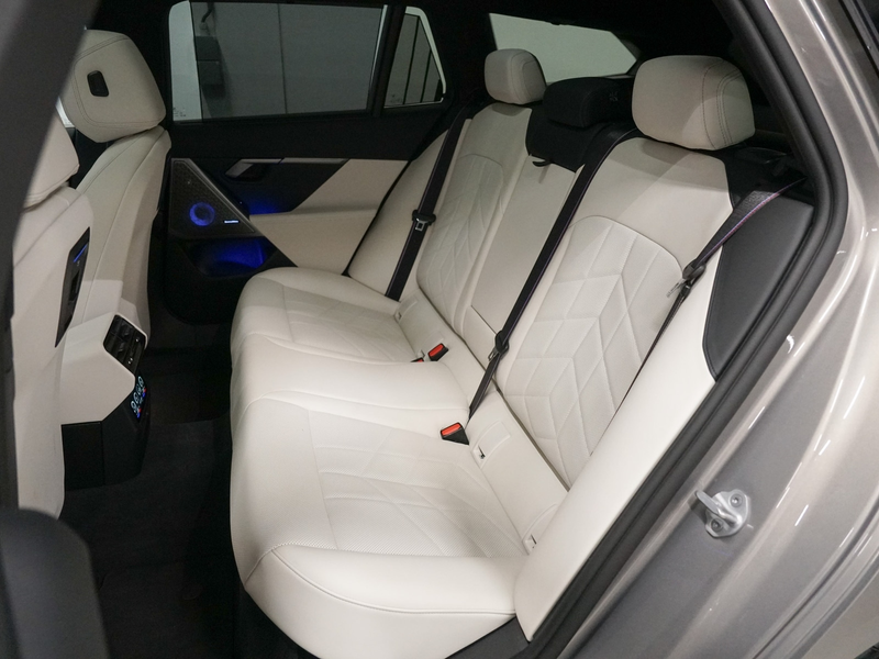 BMW 550 5-serie Touring 550e xDrive Bowers Wilkins | Panor — photo 40