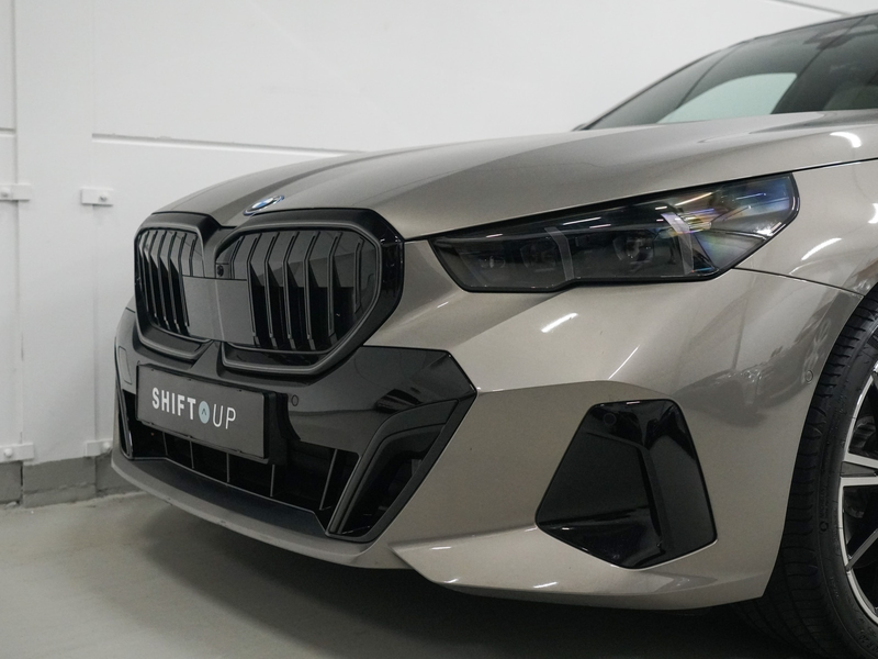 BMW 550 5-serie Touring 550e xDrive Bowers Wilkins | Panor — photo 48