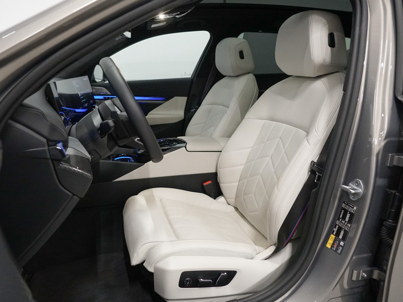 BMW 550 5-serie Touring 550e xDrive Bowers Wilkins | Panor — photo 30