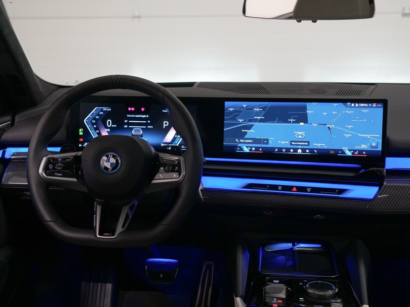 BMW 550 5-serie Touring 550e xDrive Bowers Wilkins | Panor — photo 10