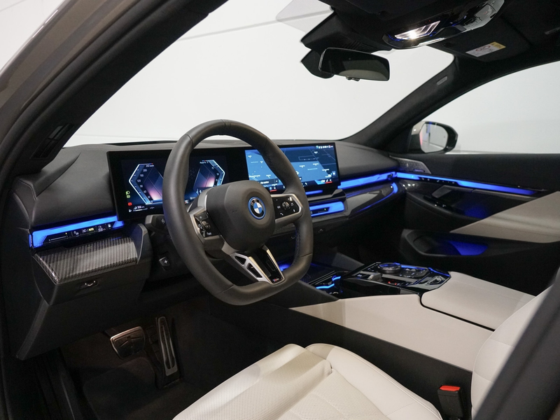 BMW 550 5-serie Touring 550e xDrive Bowers Wilkins | Panor — photo 8