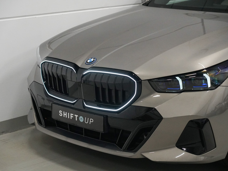 BMW 550 5-serie Touring 550e xDrive Bowers Wilkins | Panor — photo 49
