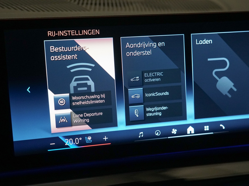 BMW 550 5-serie Touring 550e xDrive Bowers Wilkins | Panor — photo 22
