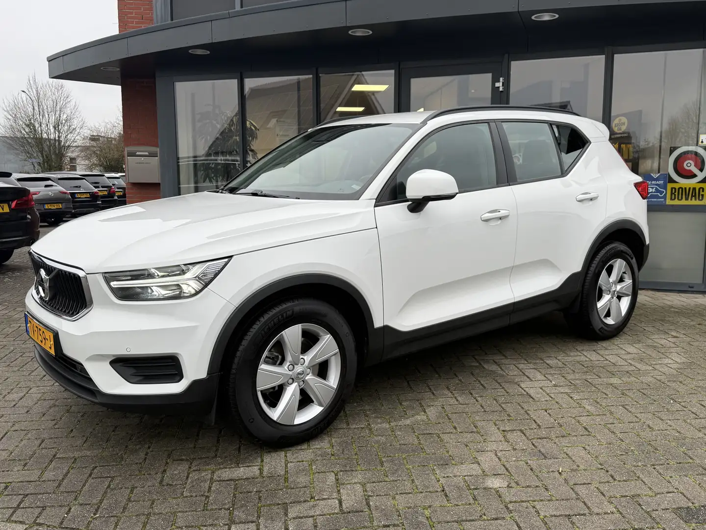 Volvo XC40 2.0 T4 ✅ Automaat ✅ Park sens, v+a ✅ VC ✅ LED ✅ Weiß - 2