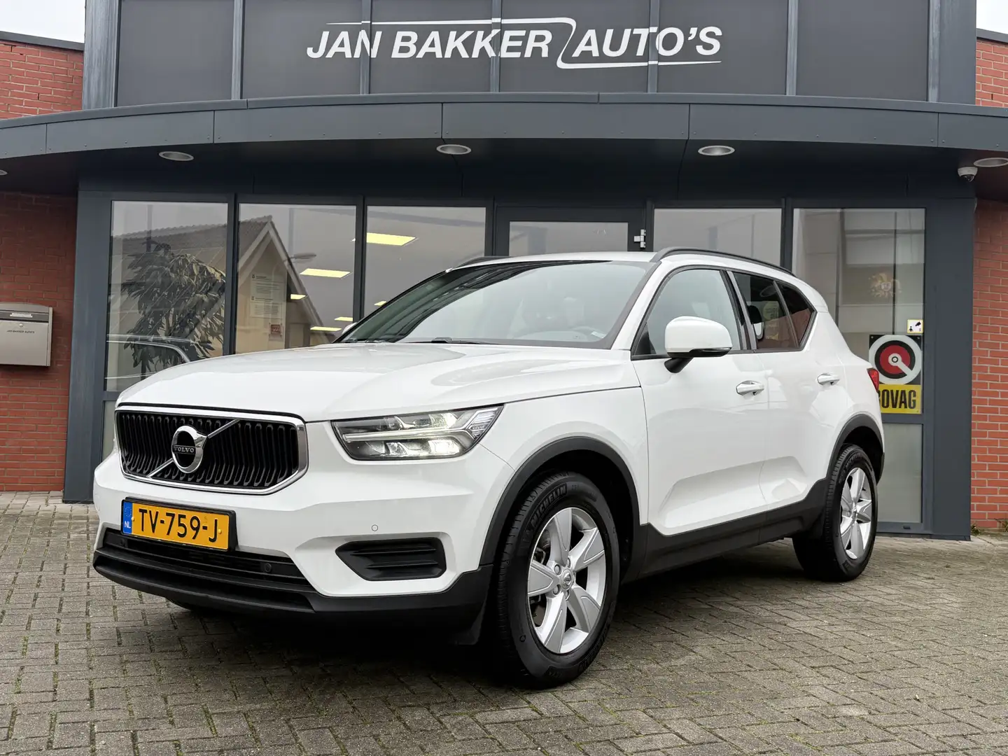 Volvo XC40 2.0 T4 ✅ Automaat ✅ Park sens, v+a ✅ VC ✅ LED ✅ Weiß - 1