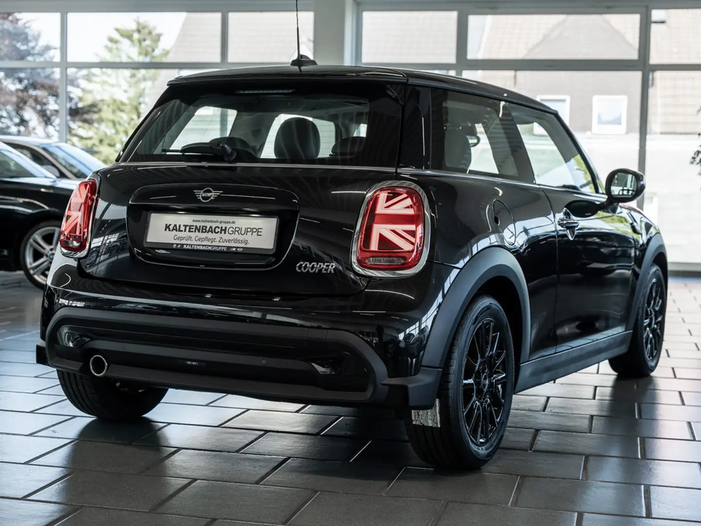 MINI Cooper C lassic Trim FACEL. PANO LED SHZ PDC Schwarz - 2