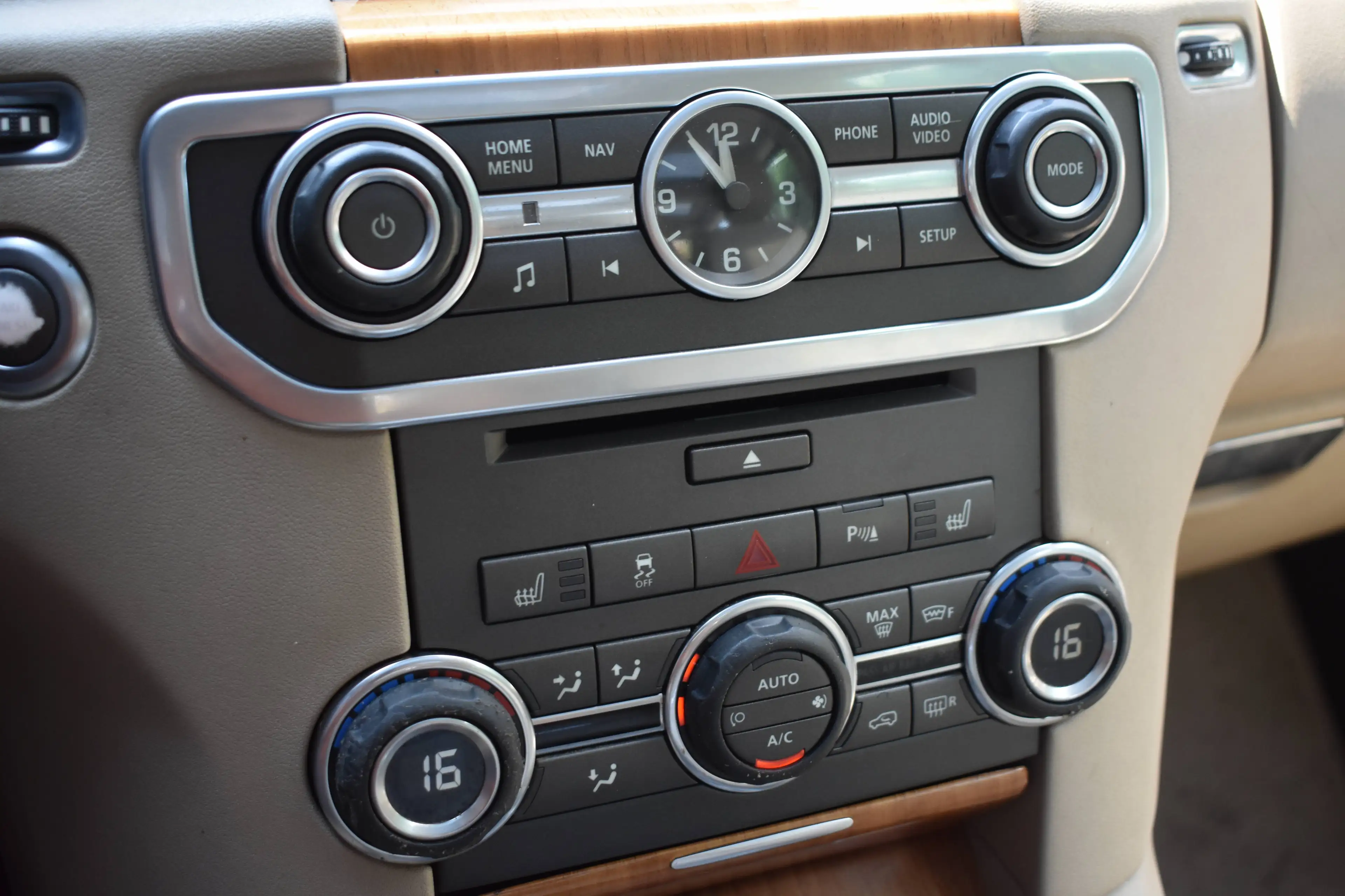 Land Rover Discovery Discovery 3.0 TdV6 HSE / 1ère main / Hist. comp — photo 11