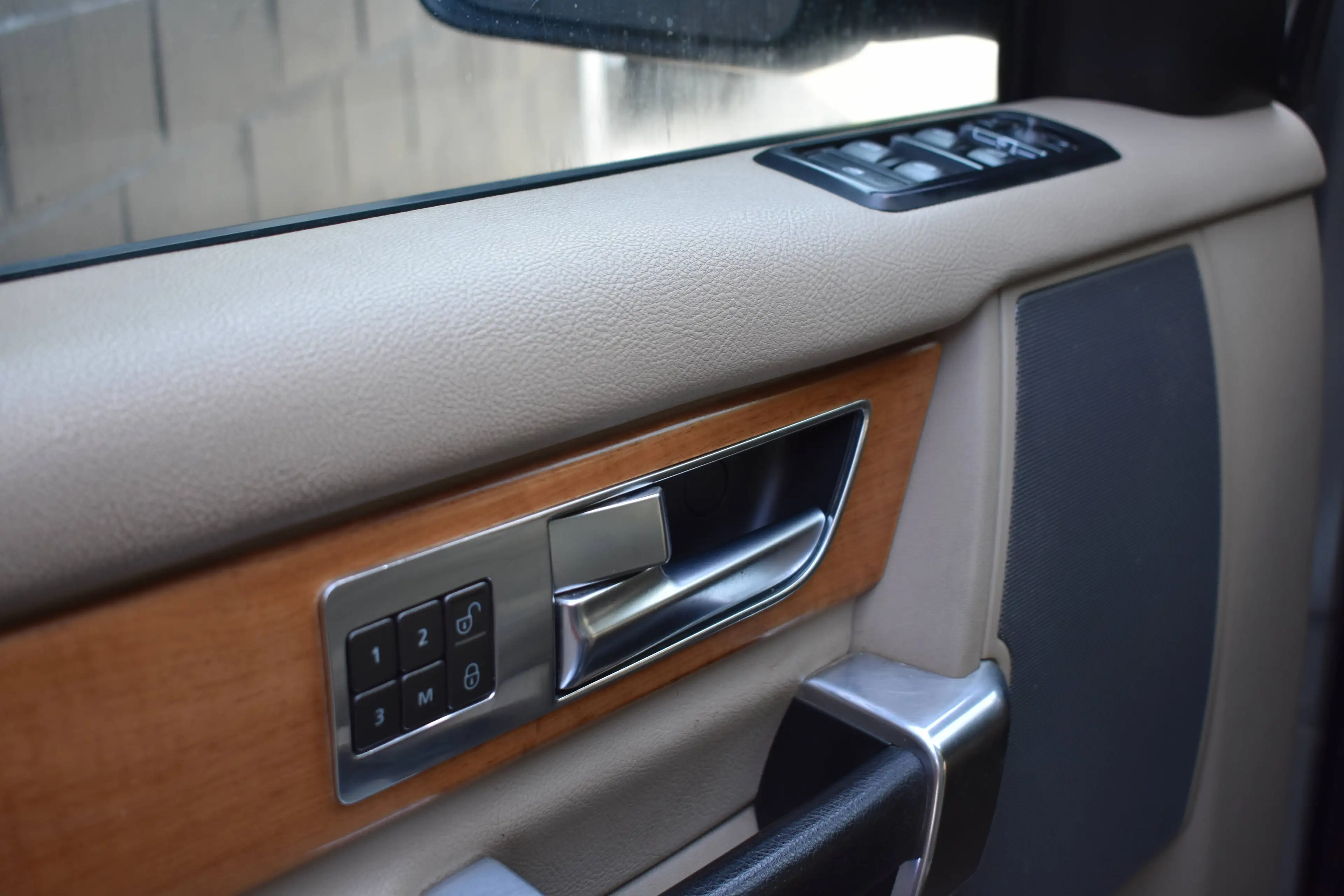 Land Rover Discovery Discovery 3.0 TdV6 HSE / 1ère main / Hist. comp — photo 9