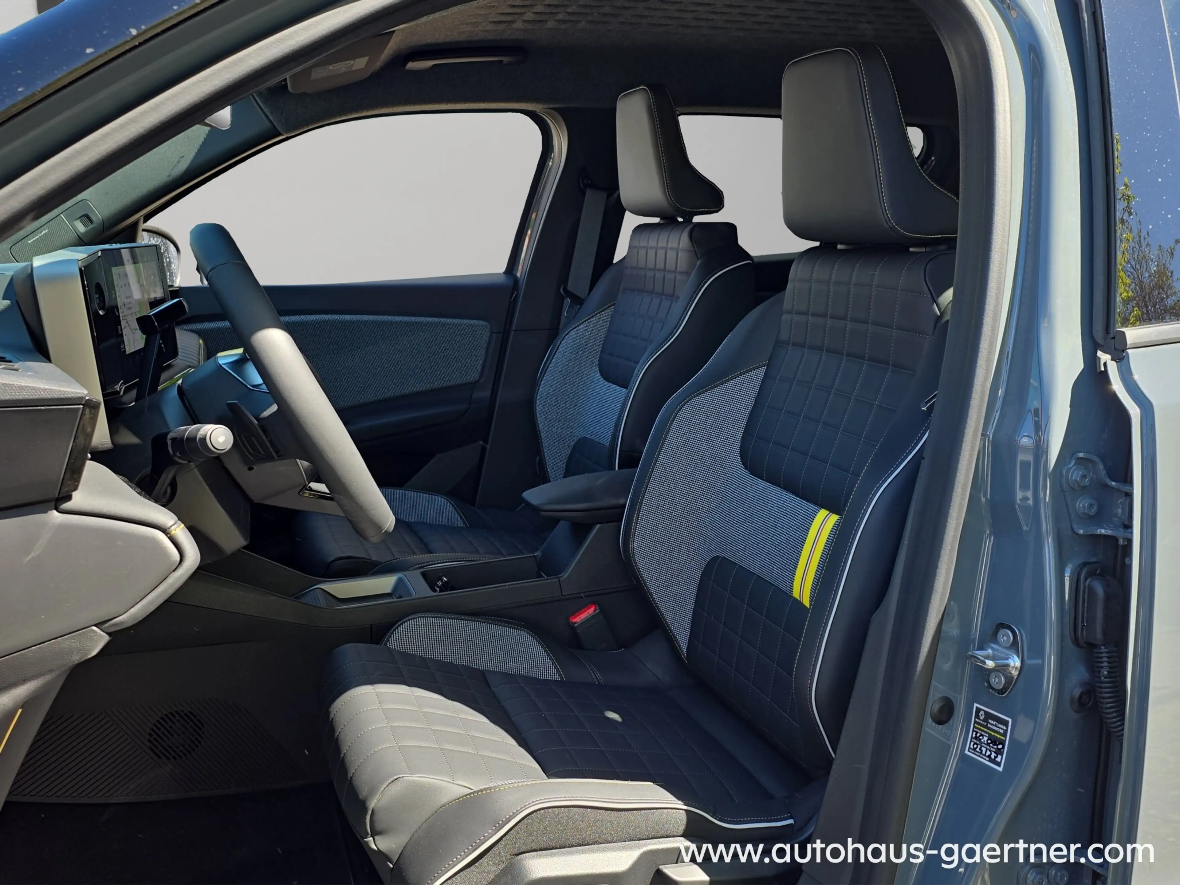 Renault R 4 Iconic 150 Comfort Range Safety & Advanced Driving — photo 7