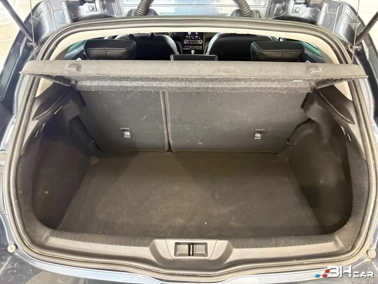 Renault Megane Citadine 5 portes — photo 16