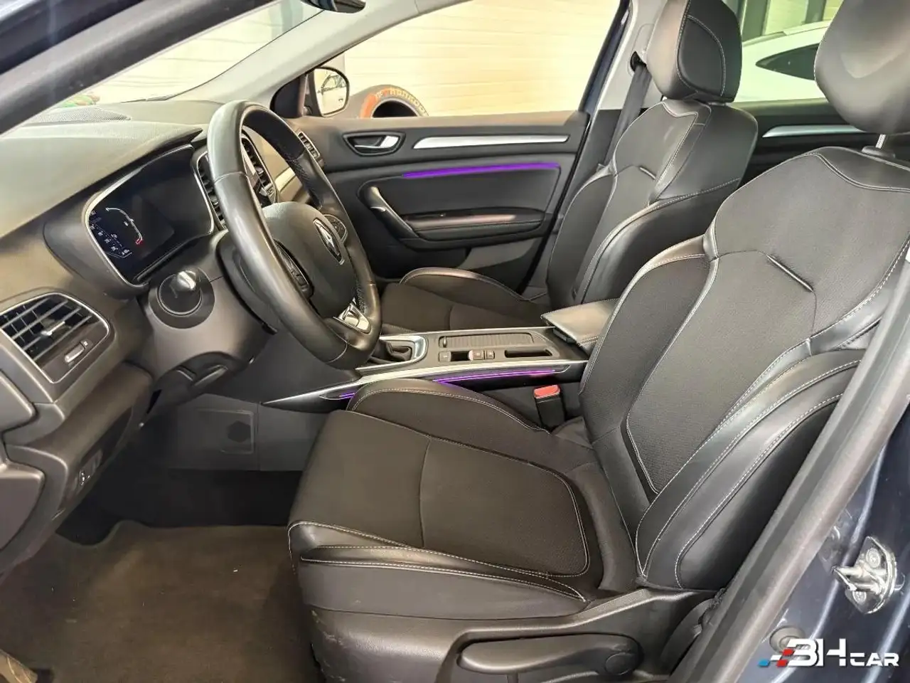 Renault Megane Citadine 5 portes — photo 9