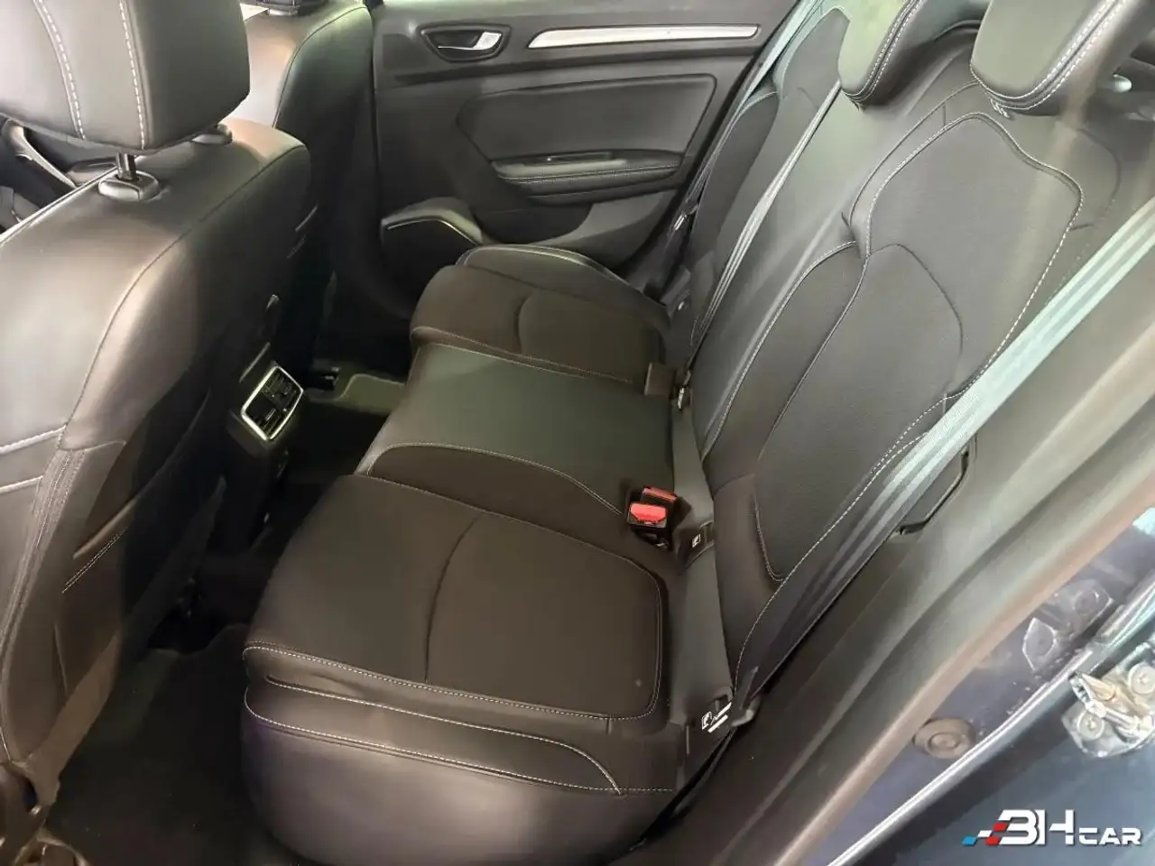 Renault Megane Citadine 5 portes — photo 15
