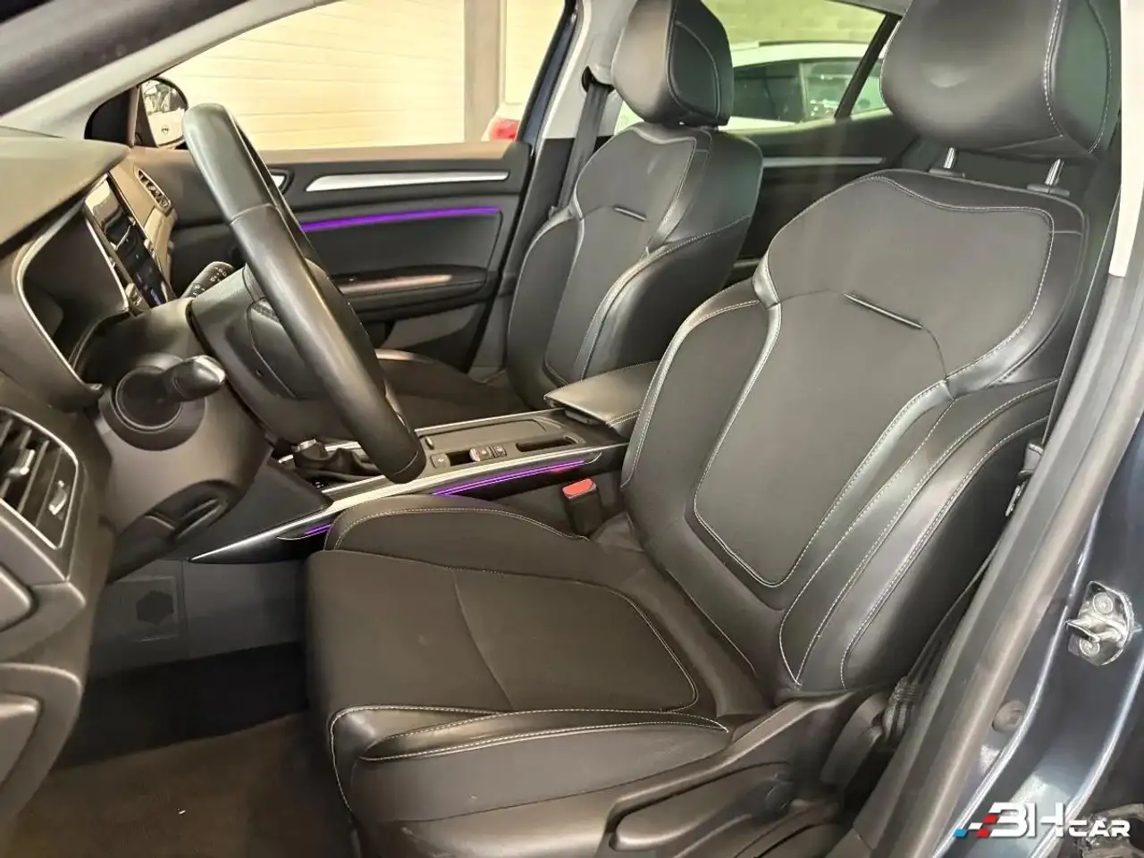 Renault Megane Citadine 5 portes — photo 8