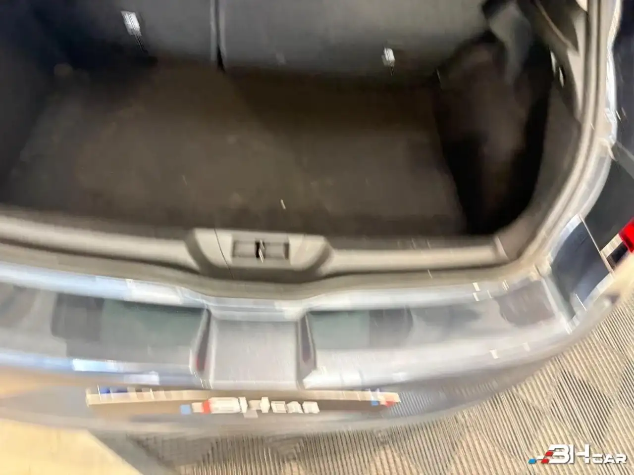 Renault Megane Citadine 5 portes — photo 17