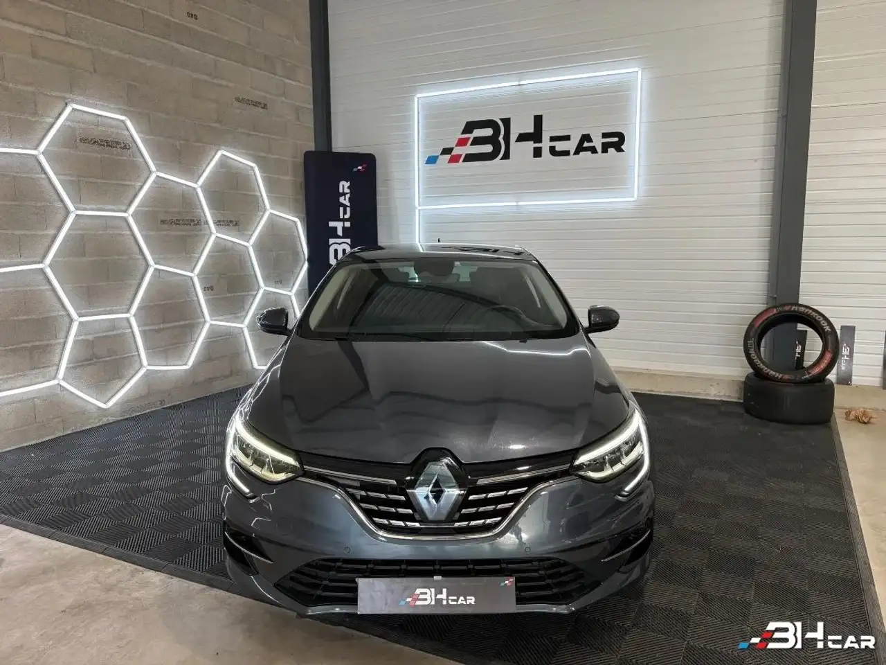 Renault Megane Citadine 5 portes — photo 4