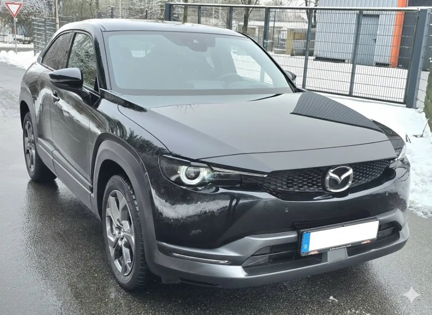 Mazda MX-3 e-skyactiv prime! TÜV NEU! CCS! ACC! S-Heft!... Schwarz - 1