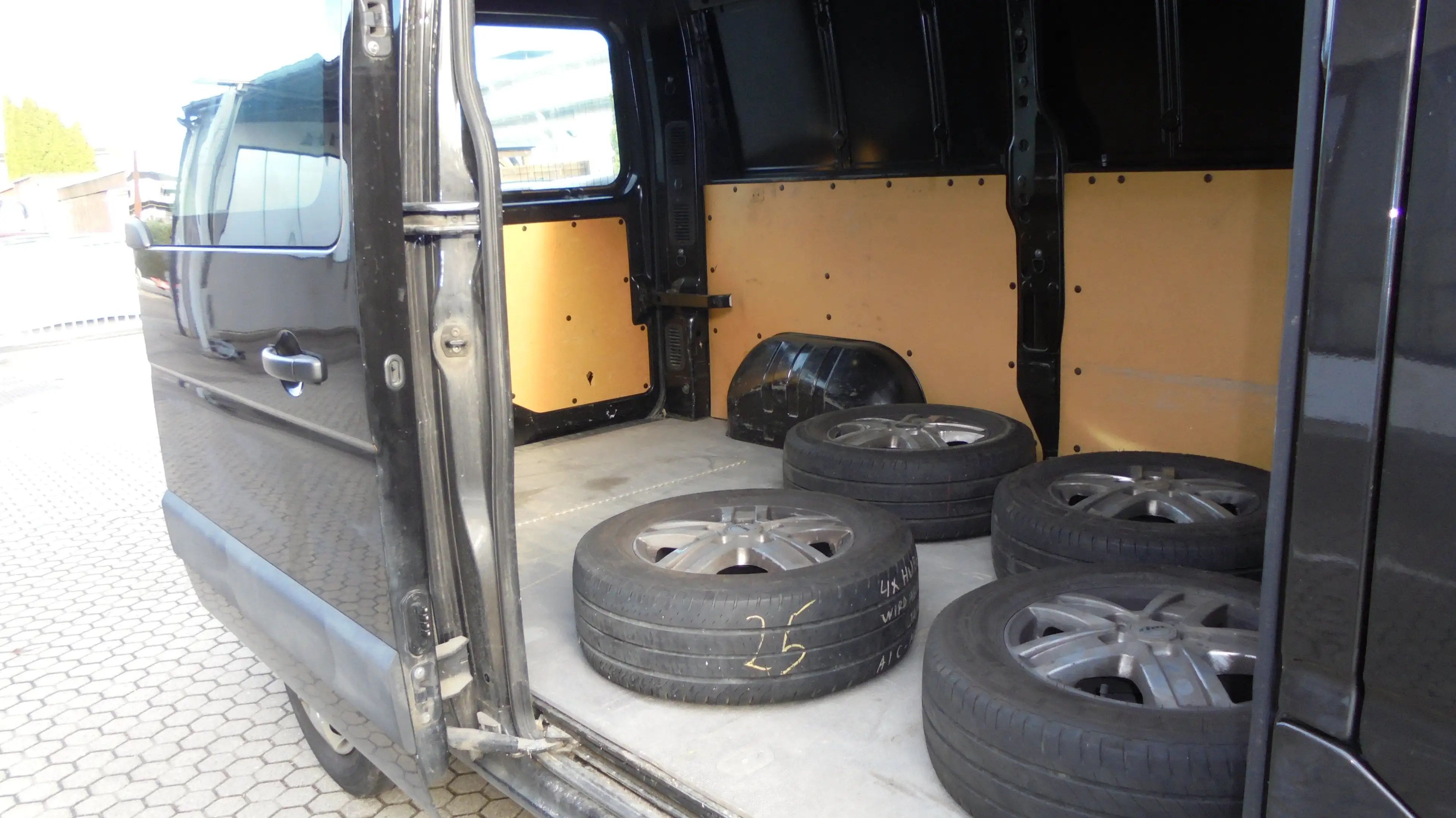 Nissan Interstar L2H2 3,5t Tekna FWD — photo 9