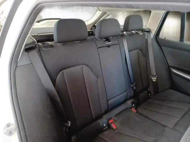 BMW 3 Series view 11