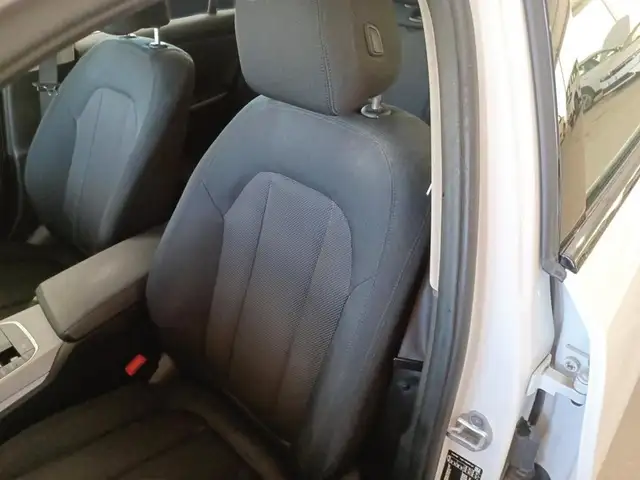 BMW 3 Series view 9
