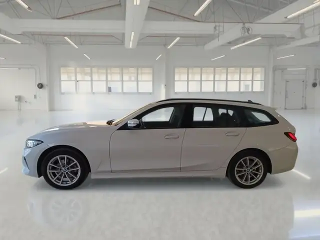 BMW 3 Series view 5