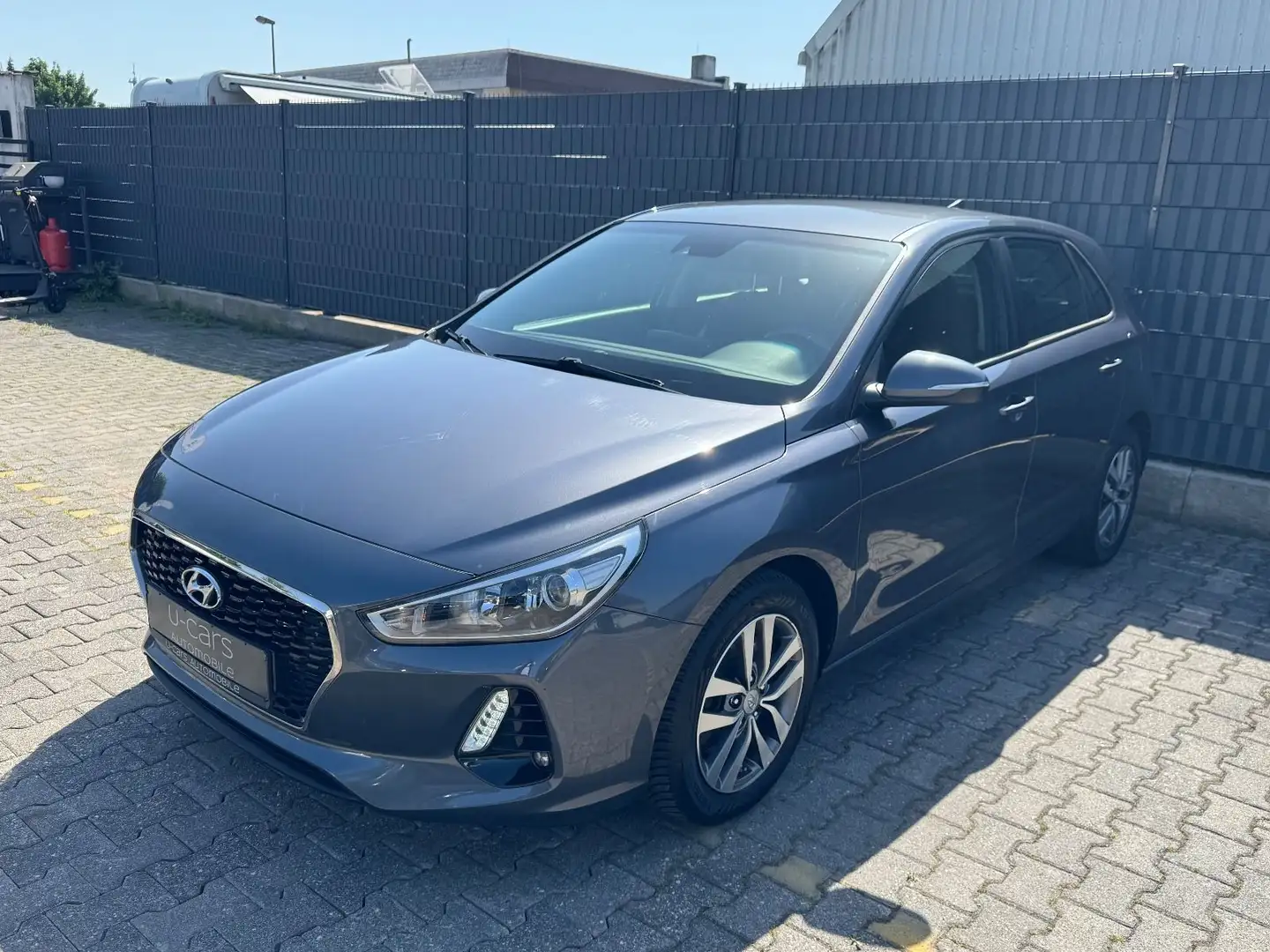 Hyundai i30 Trend (SHZ/KAMERA/LENKRADHZ Gris - 1