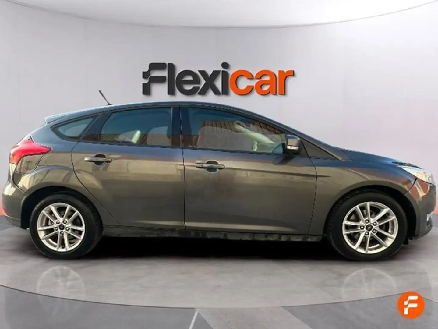 Ford Focus 1.0 Ecoboost Auto-S&S Trend 100 Gris - 2