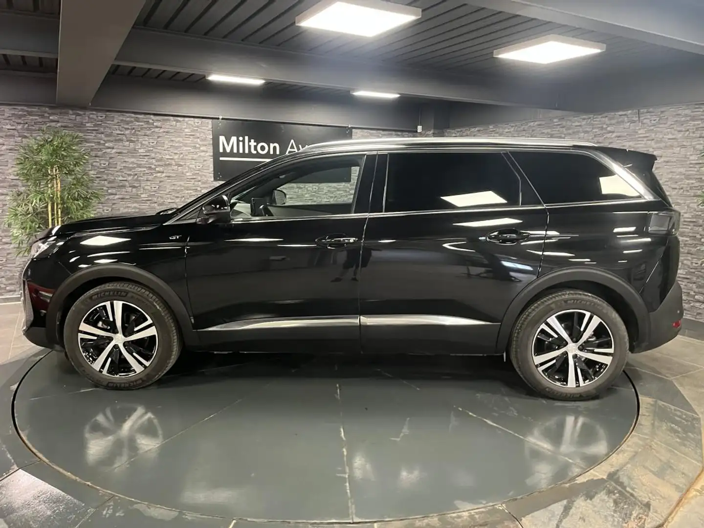 Peugeot 5008 1.2i Hybrid -136 - BV e-DCS6  II GT PHASE 2 Zwart - 2
