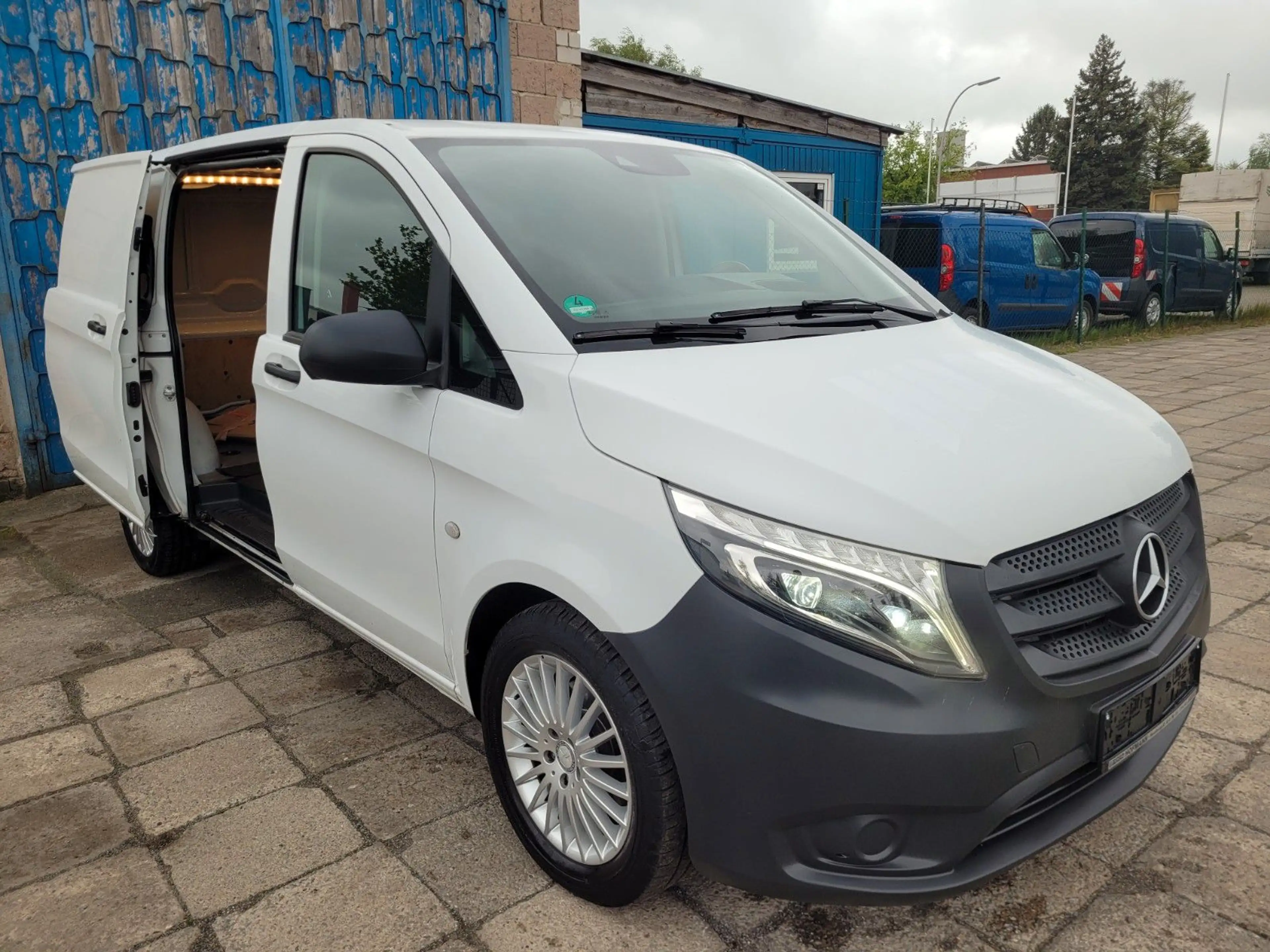 Mercedes-Benz Vito Kasten 116lang*NUR 50TKM*AHK*KLIMA*XENON — photo 2